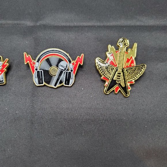 Set of 4 Funko Pop Music Metal and Enamel Pins - Picture 3 of 4